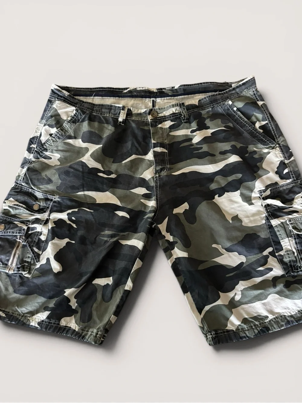 Men’s Army Green Camouflage Cargo Hiking Shorts Size 44